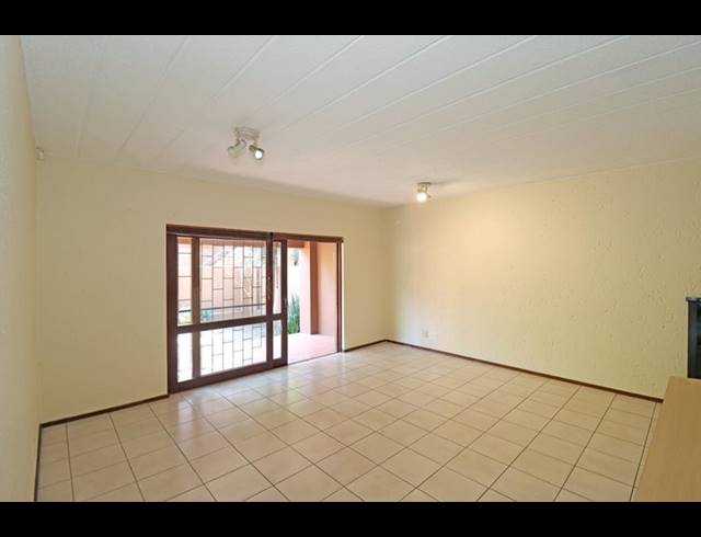 2 BEDROOM TOWNHOUSE FOR SALE IN MAGALIESSIG